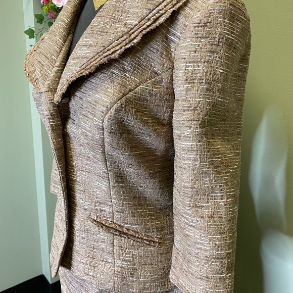 Beautiful Size 8, rose gold, jacket and skirt combo by Watters & Watters - Picture 4 of 6